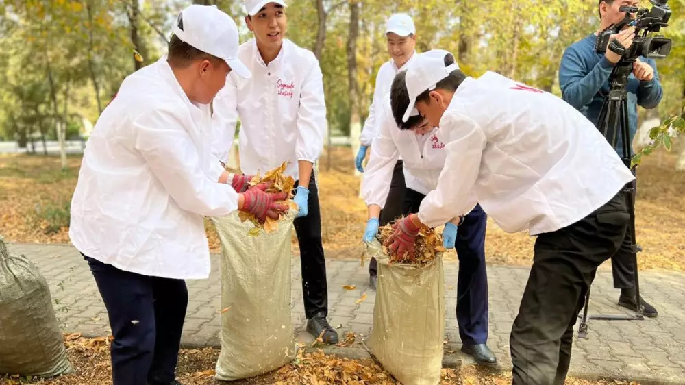 “Таза Қазақстан“: Шымкентте тұрғындар мен жастар кең ауқымды экологиялық акцияға белсене қатысты