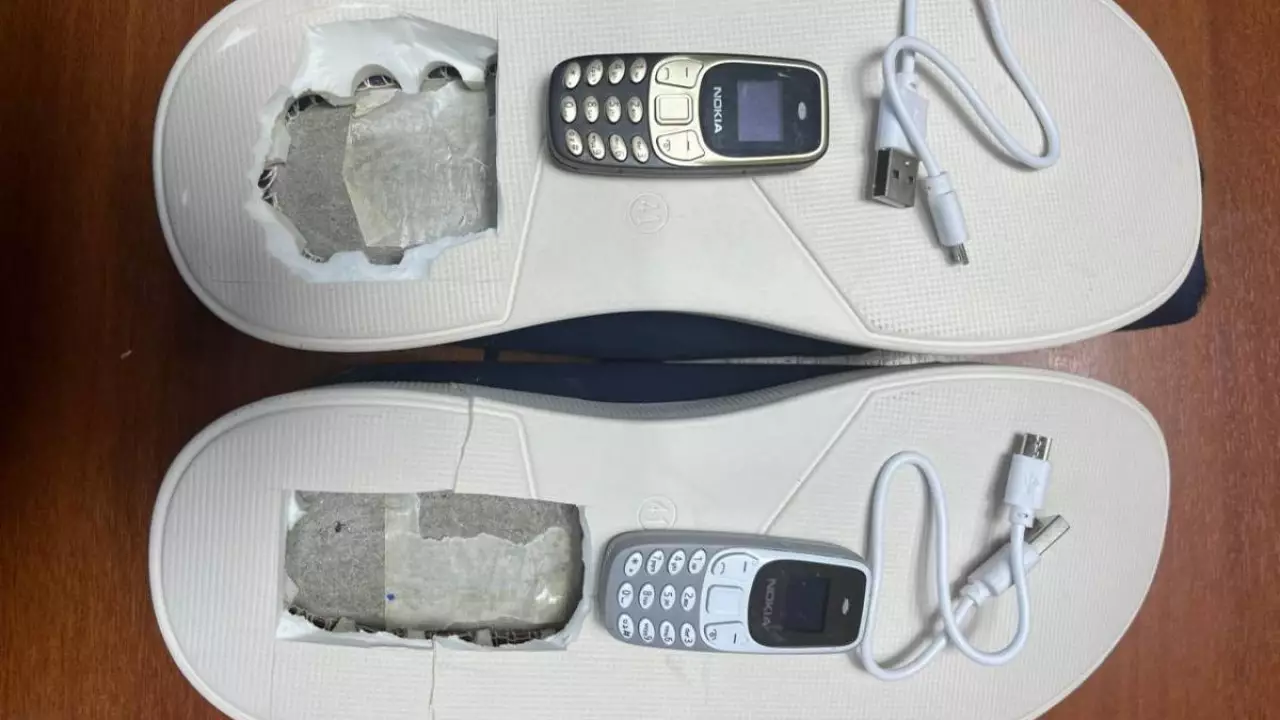 Пойызда жасырылған Пойызда жасырылған