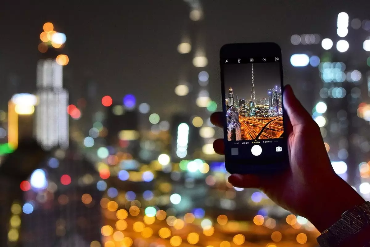 Легендарный небоскреб окрасился в цвета флага Казахстана (ВИДЕО)