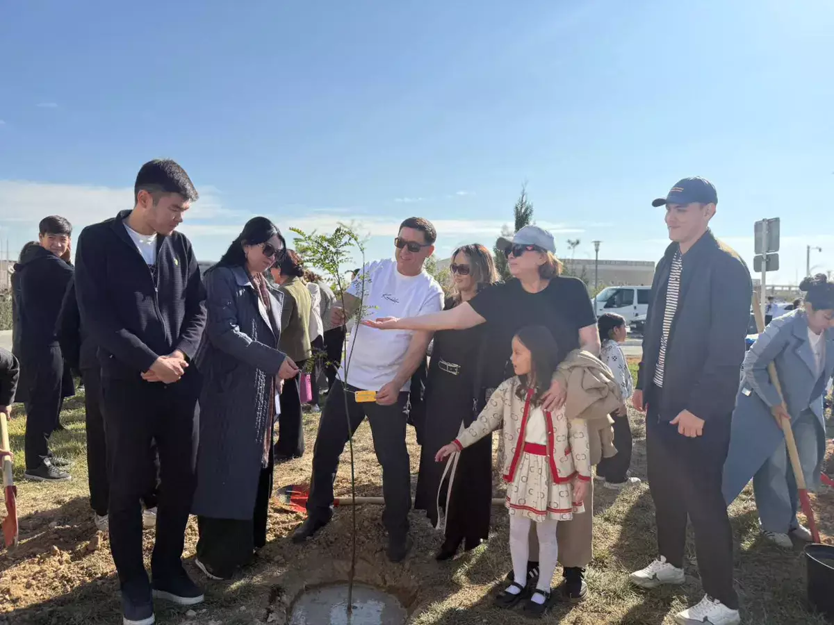 День Республики: в Актау в рамках семейного фестиваля высажены деревья - новости на Lada.kz 25.10.2025