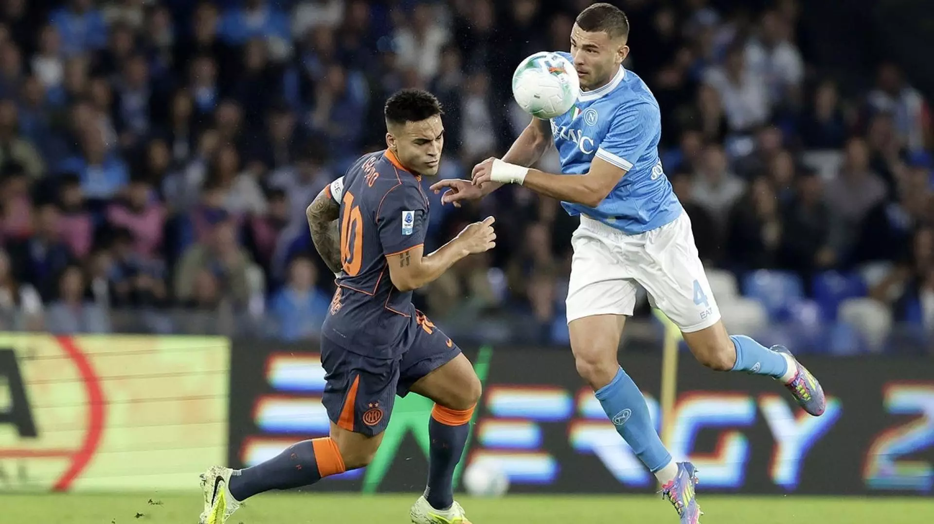 «Наполи» обыграл «Интер» и возглавил таблицу Серии А