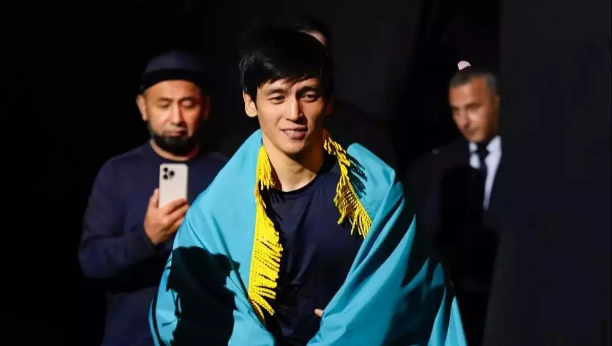 Казахского бойца исключили из UFC после провала