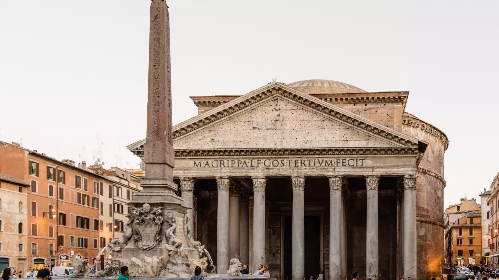 В Италии погиб турист, упав со стены римского Пантеона