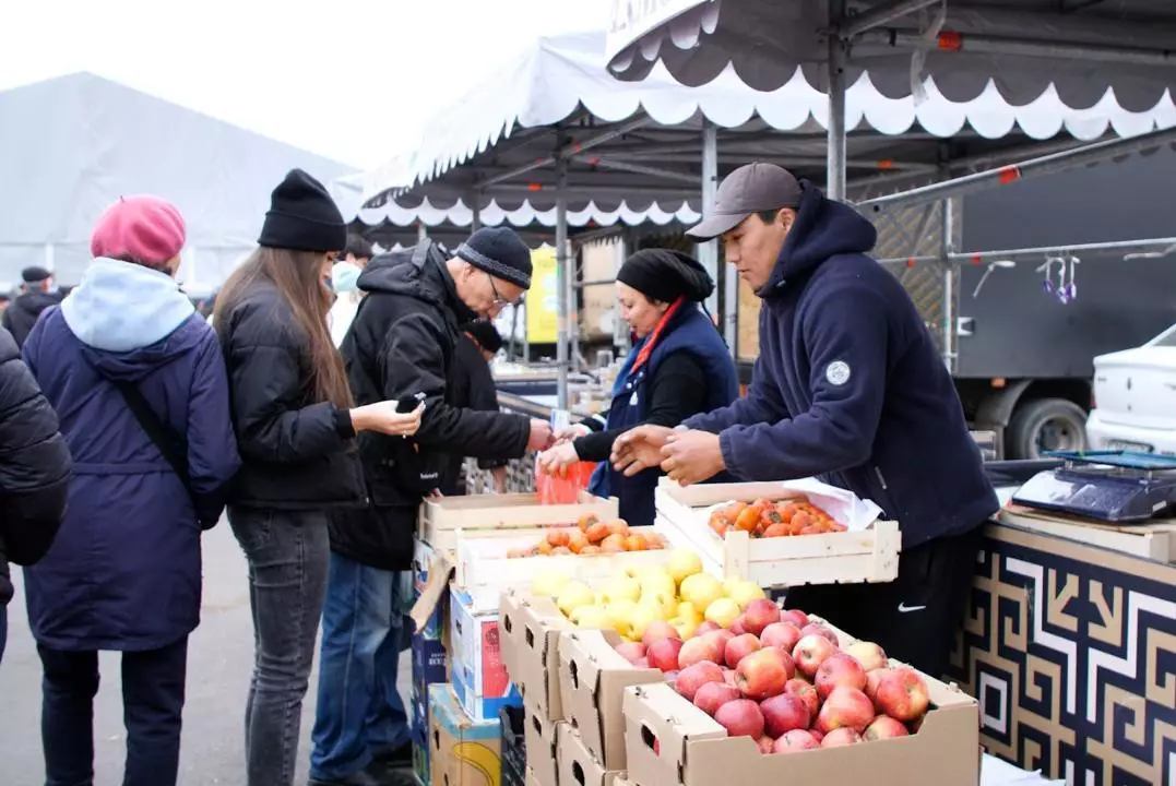 Более 460 тонн продукции привезли на финальную ярмарку в Астане