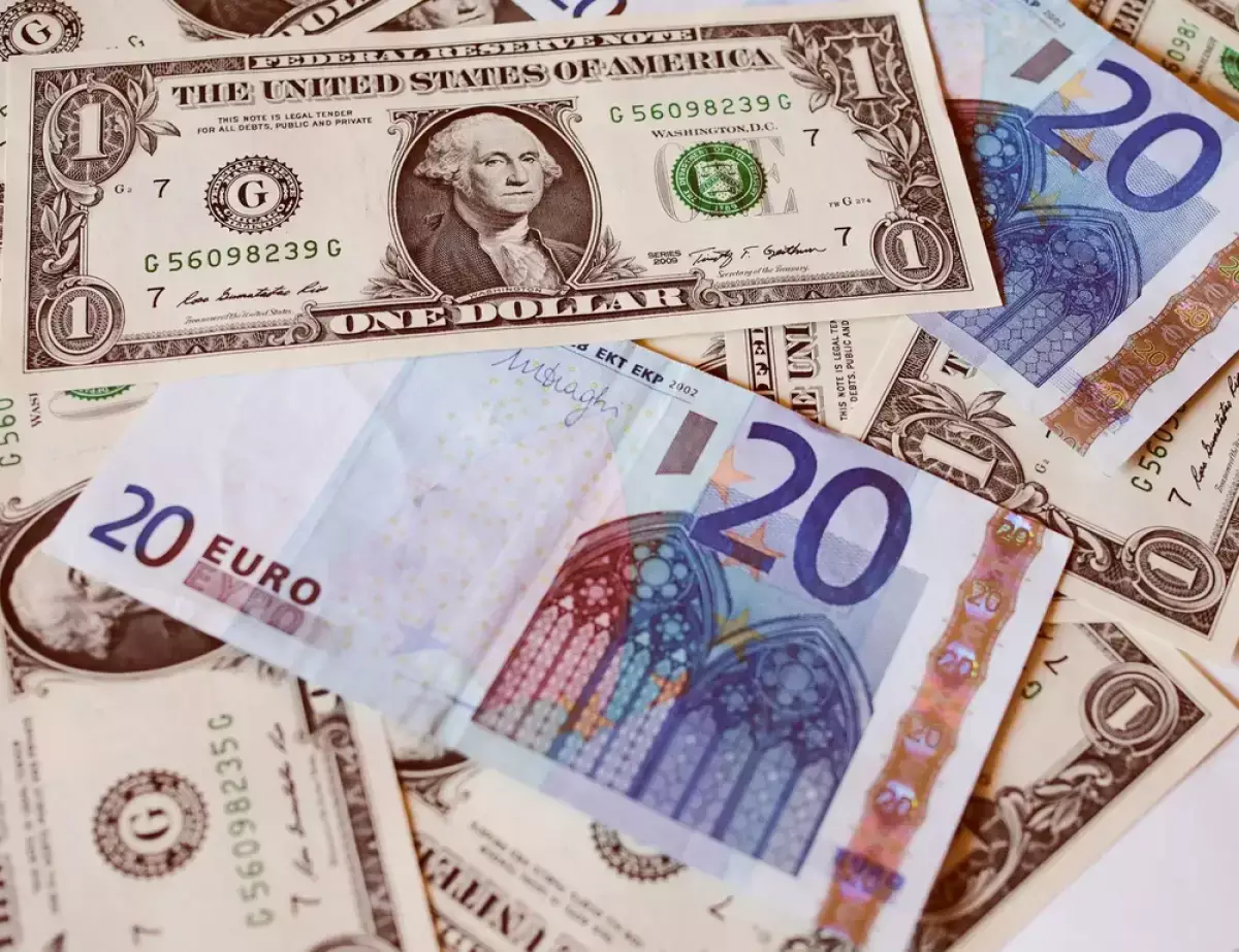 Курс евро и доллара в обменниках Астаны и Алматы 26 октября 2025