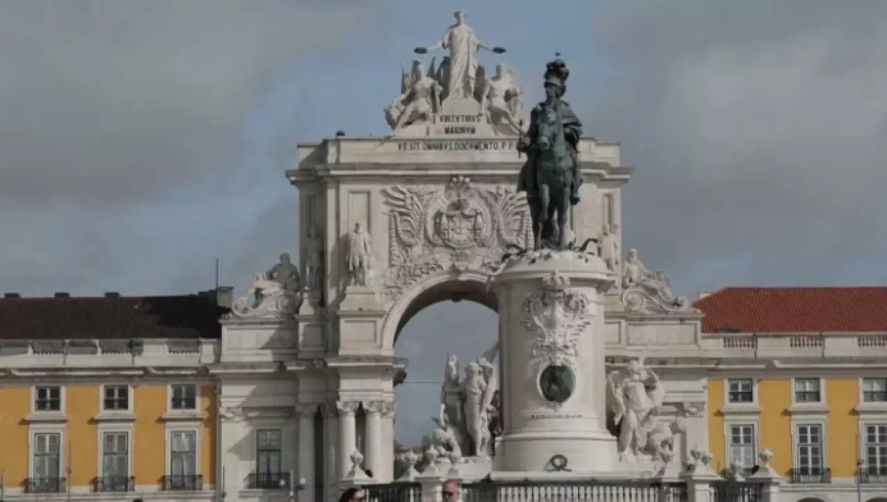 Госслужащие устроили массовую забастовку в Португалии