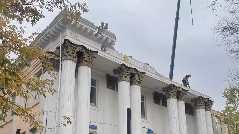 “Здание убивают прямо сейчас“. Информацию о сносе школы в Алматы прокомментировали в акимате