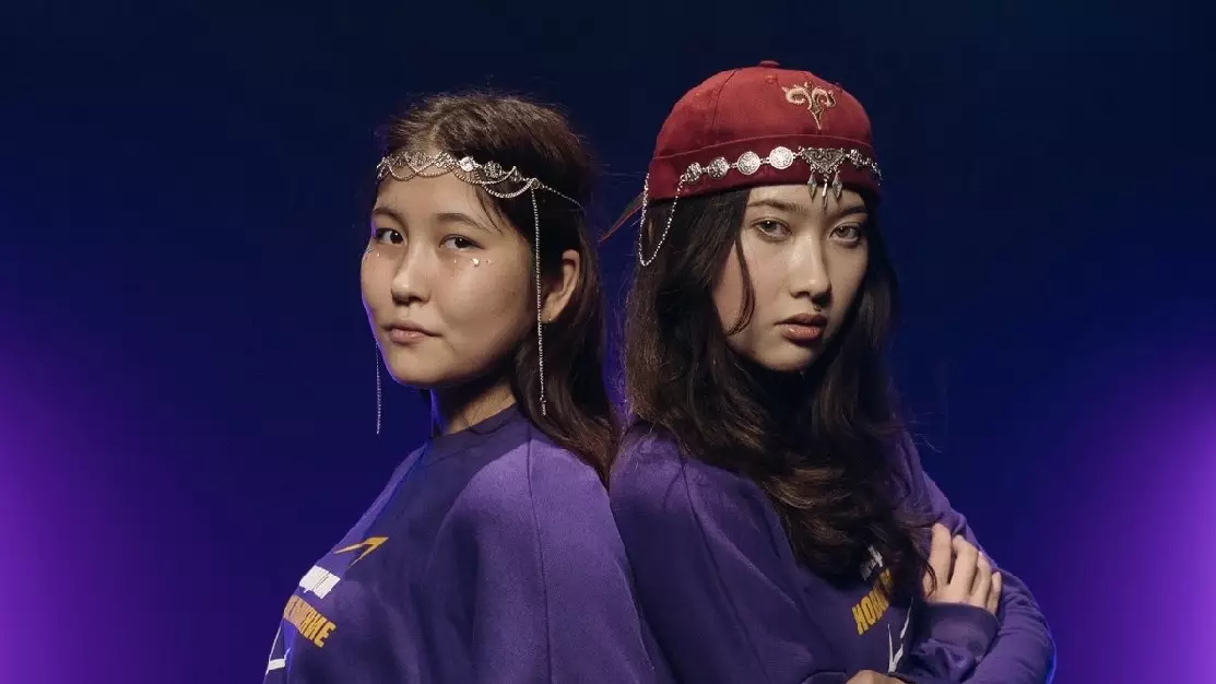 «Жаңа адамдар» мен Özim тобы әйелдердің құқығын қорғауға арналған клип шығарды