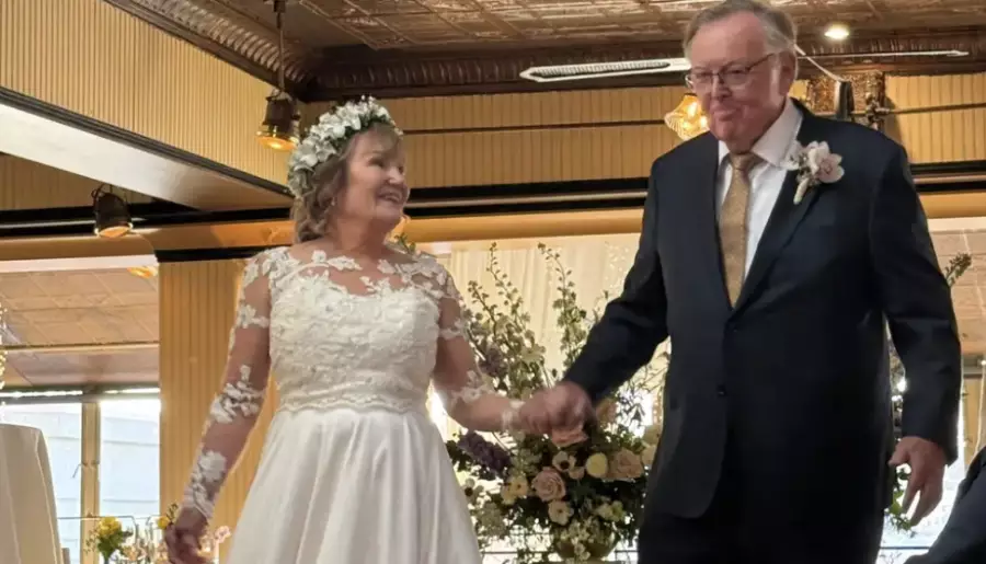 76 жасында алғаш рет тұрмысқа шыққан әйел күйеуімен қалай танысқанын айтты