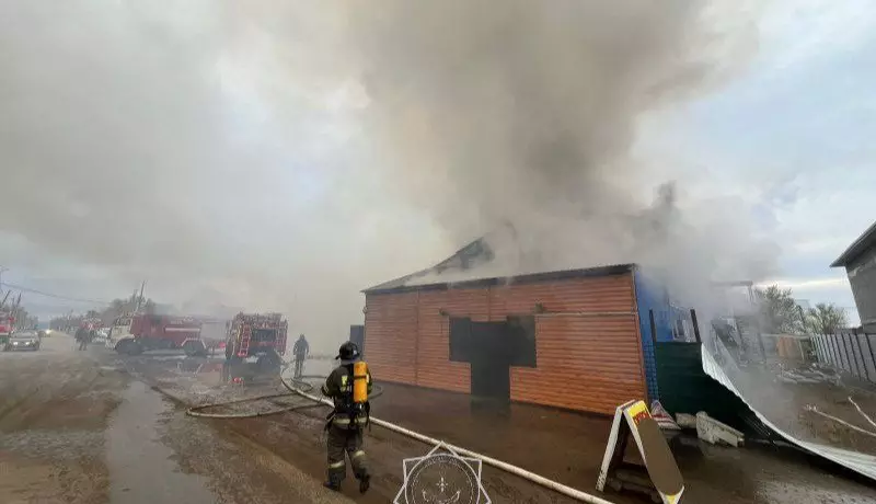 Крупный пожар в кафе и магазине произошел в ЗКО