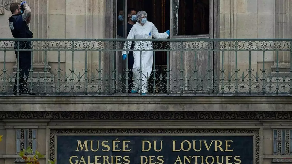 В Париже задержан подозреваемый по делу о краже экспонатов из Лувра