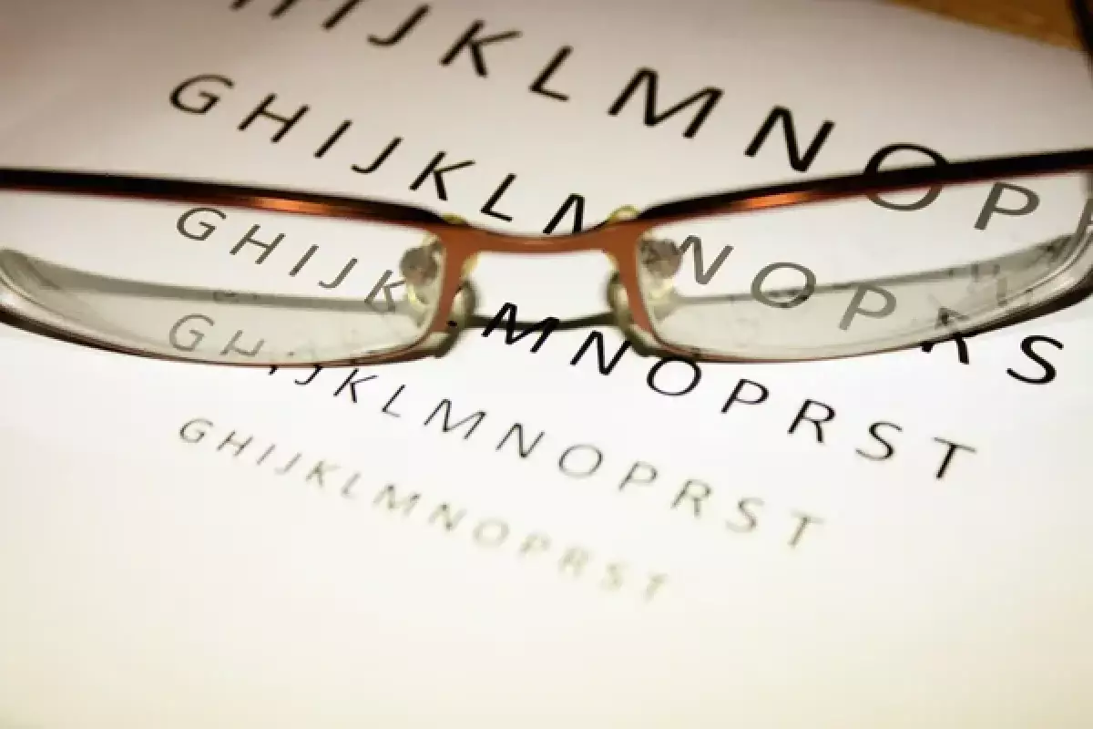 Ученые создали имплант, позволяющий людям, потерявшим зрение, вновь различать текст