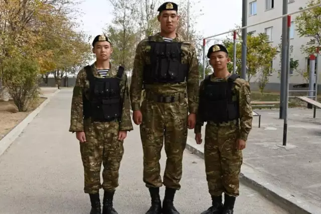 Еліміздегі ең бойшаң сарбаз әскери бригаданың стандарт төсегіне сыймай қалған