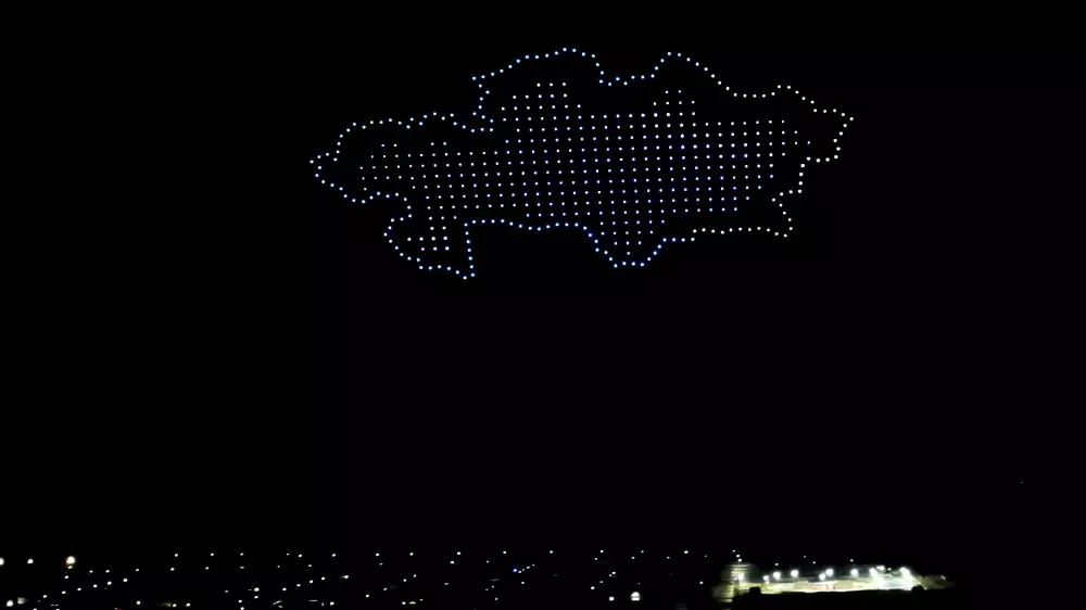 В Конаеве прошло грандиозное дрон-шоу в честь Дня Республики