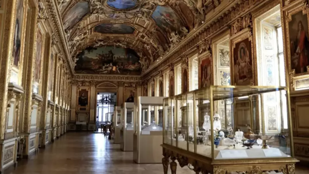 Луврдағы ұрлық ісі бойынша екі күдікті ұсталды