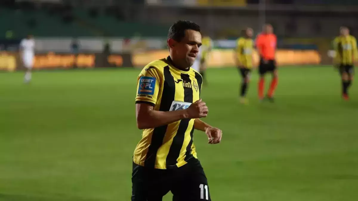 «Қайрат» соңғы жылдардағы команданың көшбасшысы болған футболшымен қоштасты