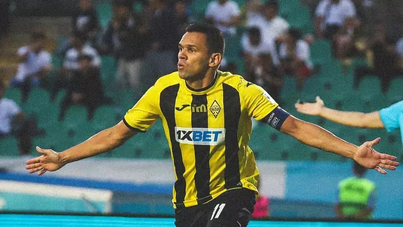 «Қайрат» шабуылдағы көшбасшысы мен қоштасты