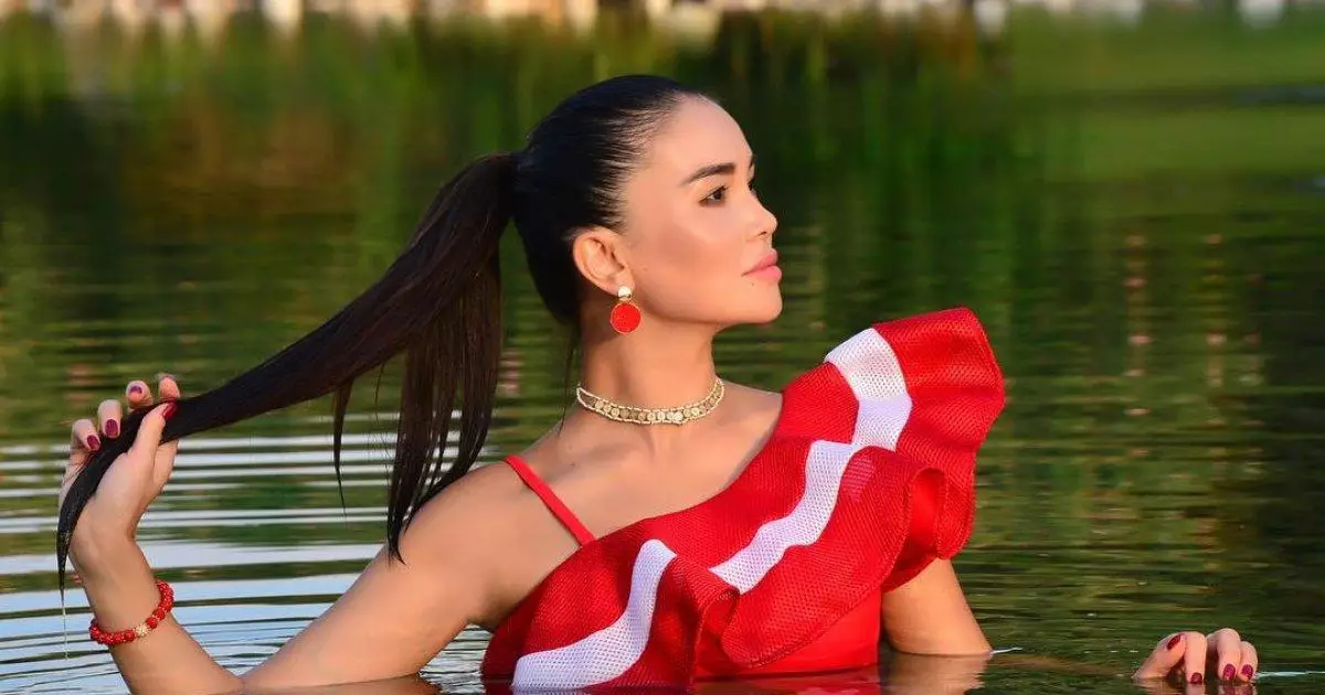   «Такси шақырып, кетіп қалды»: әзілкеш Әйгерім Қалаубаеваны үйіне неге кірмегенін айтты   