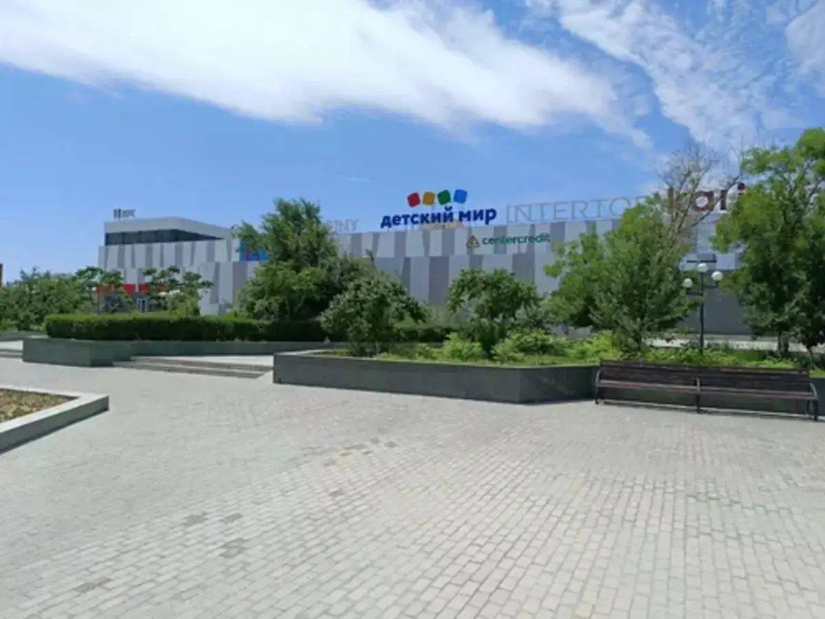 Куда пропадали скамейки у ТЦ «ШУМ»? - новости на Lada.kz 26.10.2025