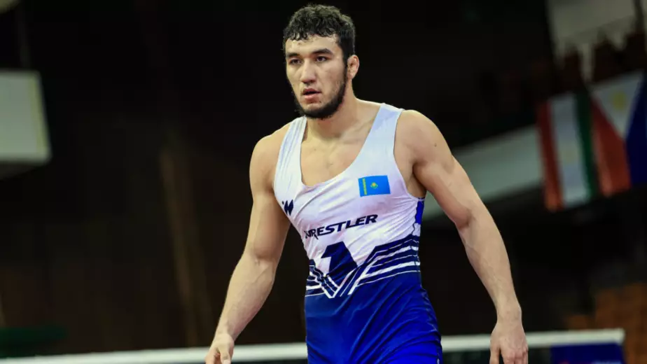Ризабек Айтмухан - в полуфинале ЧМ-2025 по борьбе до 23 лет! Он действующий чемпион мира
