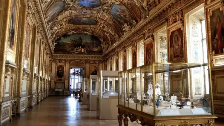 Луврдағы ұрлық: екі күдікті ұсталды