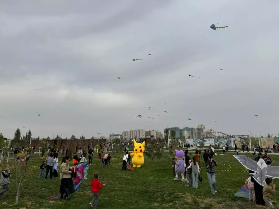 Шаттыққа толы күн: Шымкент аспанын атпырауықтар фестивалі көркейтті