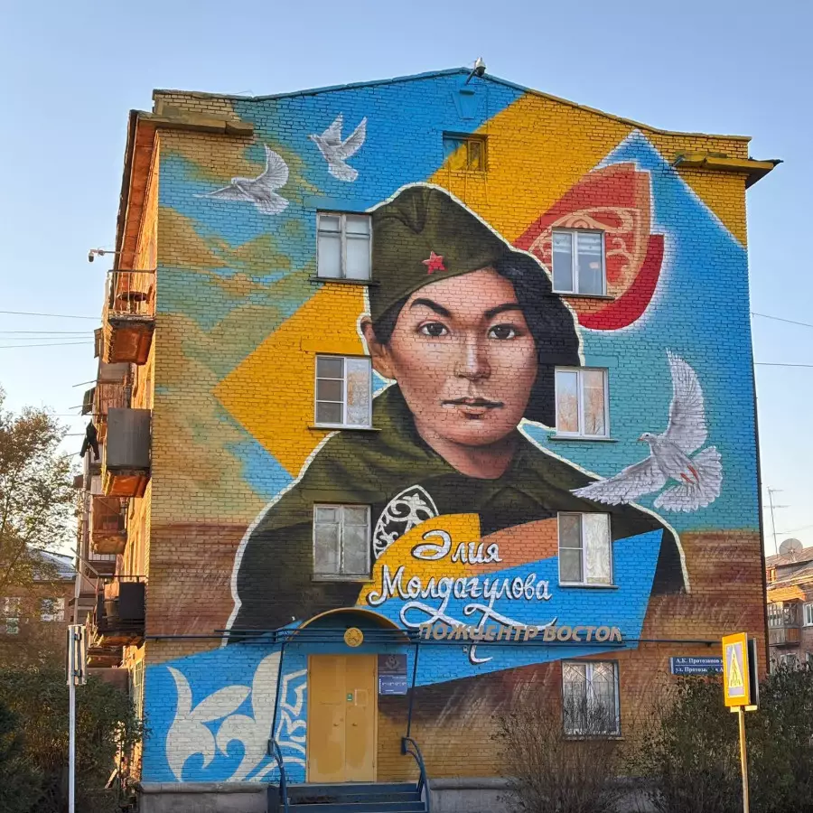 Өскеменде Әлия Молдағұловаға арналған жаңа мурал пайда болды