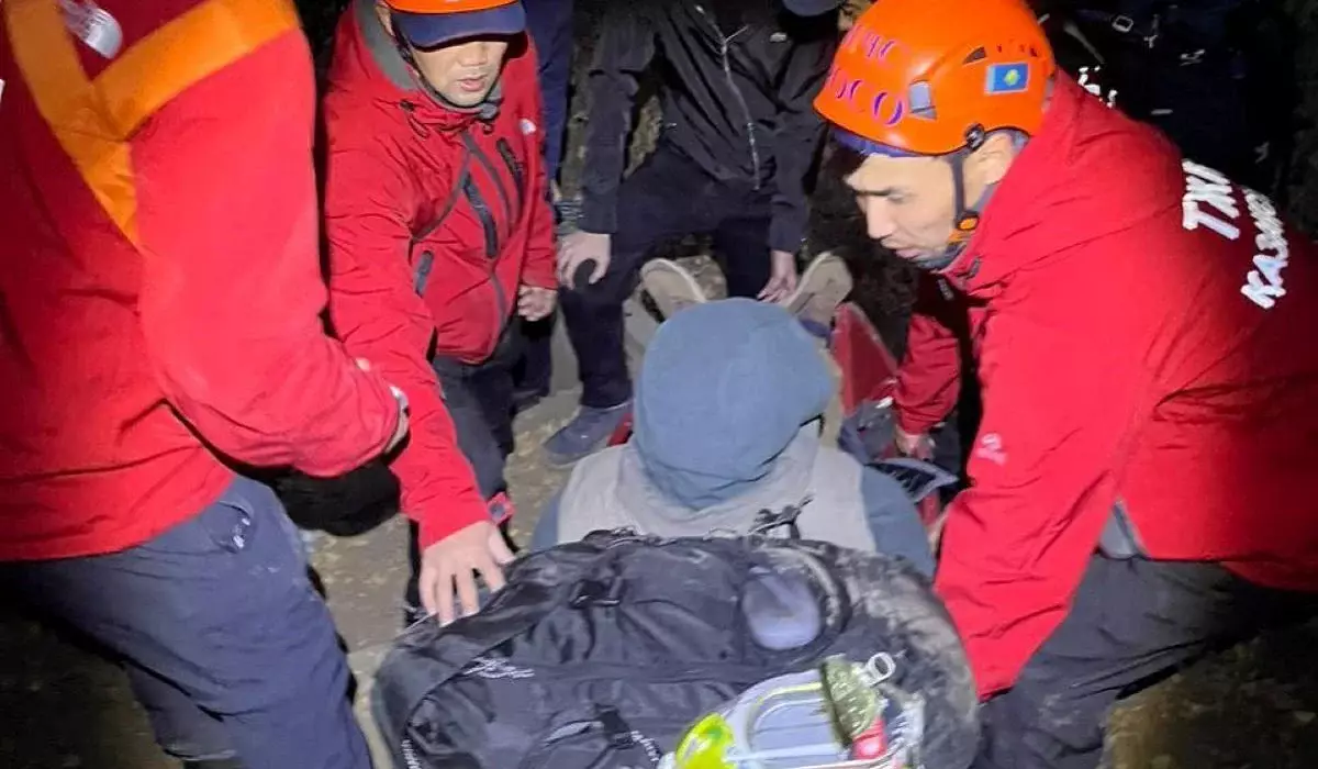 «Отбасымен бірге барған»: Алматы тауларында туристке дәрігерлердің көмегі қажет болды