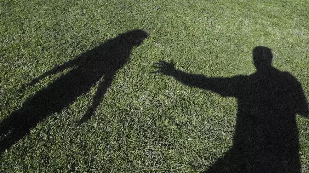 Таразда қызға адамдардың көзінше күш қолданып, белгісіз жаққа алып кетті (ВИДЕО)