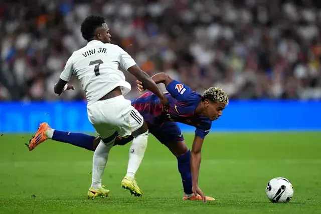 Винисиус Жуниор мен Ламин Ямал матч соңында төбелесіп қала жаздады