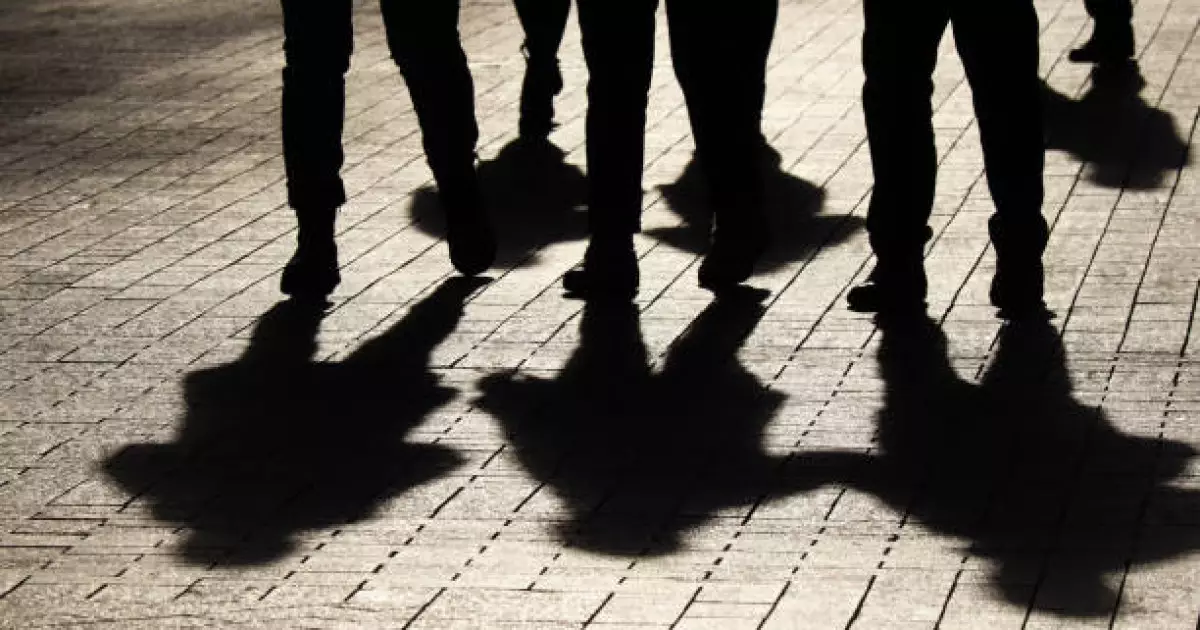   "Көлікке күштеп отырғызған": Жамбылда бір топ жігіт елдің көзінше қыз алып қашқан   