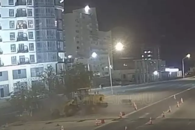 Ақтауда полицей жүк тиегішке соғылып, қаза тапты