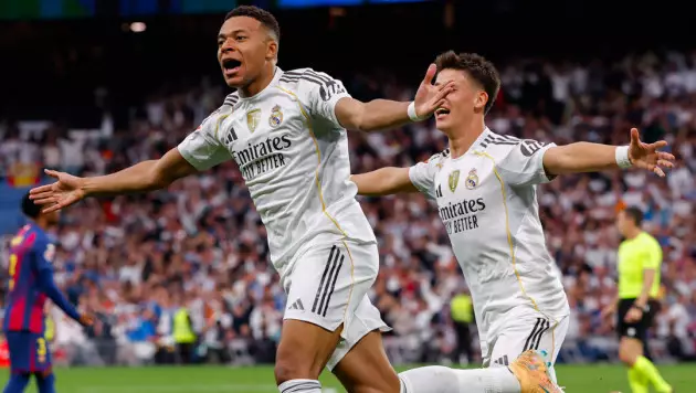 Мбаппе огорчил "Барселону" и продолжил погоню за Роналду и Бензема