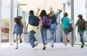 Қазақстандық оқушылар күзгі каникулға шықты: қанша күн демалады?