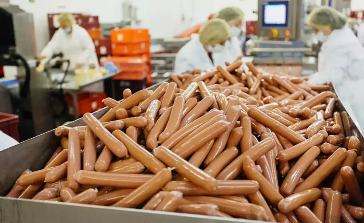 В сосисках и пельменях в Китае стали находить человеческие зубы - новости на Lada.kz 27.10.2025