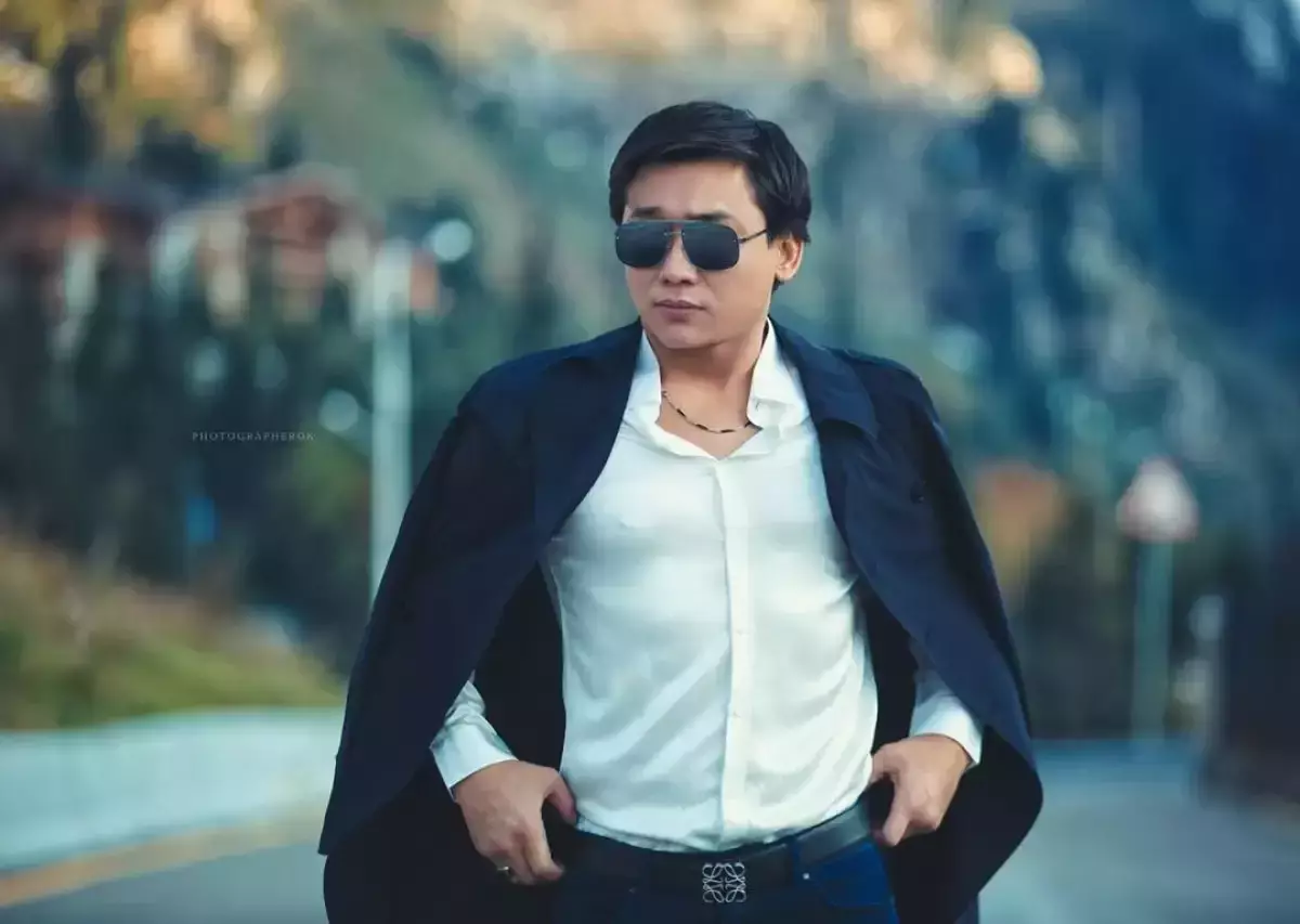 Қайрат Нұртас келініне доллар шашты (ВИДЕО)