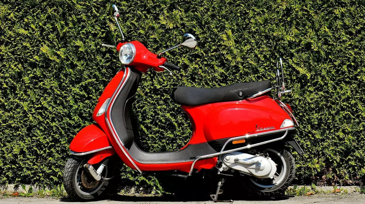 Получение водительских прав для мопедов и скутеров упростили в Узбекистане