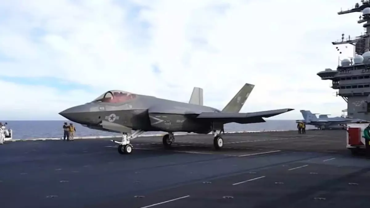 Оңтүстік Қытай теңізінде АҚШ-тың екі әскери ұшағы апатқа ұшырады