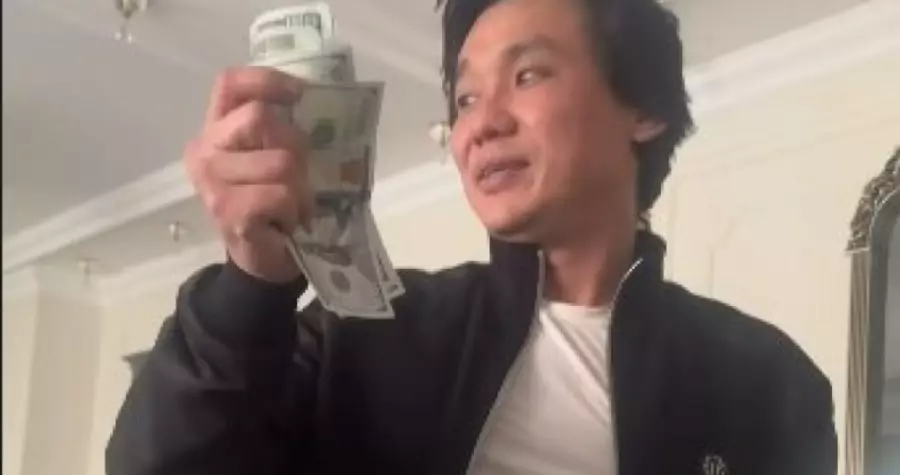 Қайрат Нұртас келініне доллармен көрімдік берді