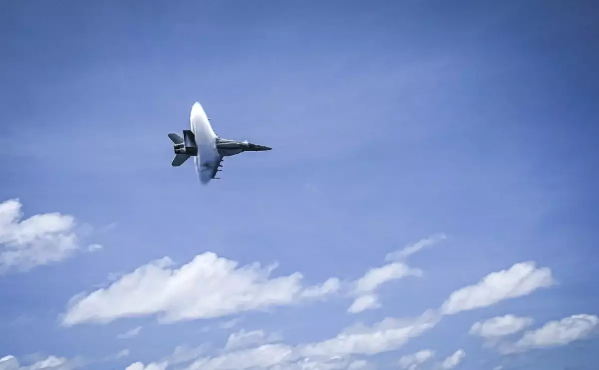 Вертолет и истребитель ВМС США потерпели крушение над Тихим океаном