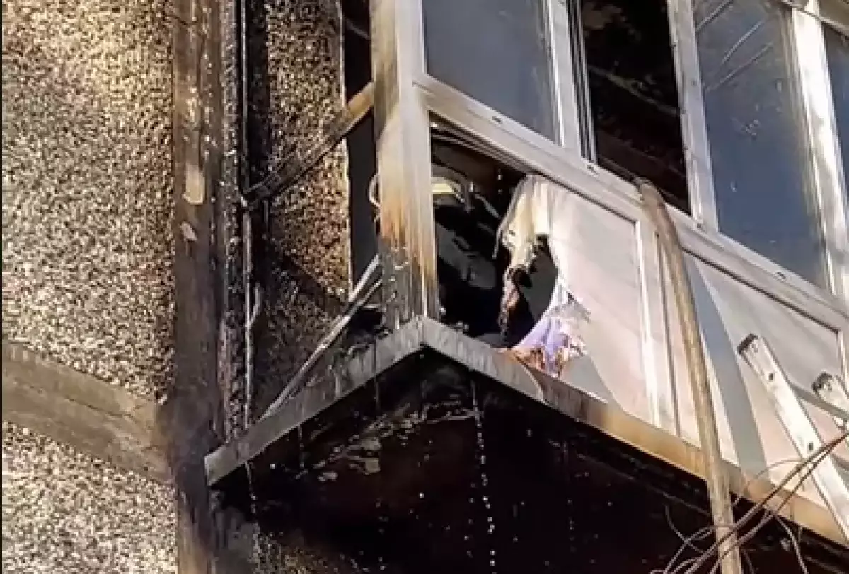 Пожар из пепла сигареты: неосторожное курение обернулось эвакуацией жильцов