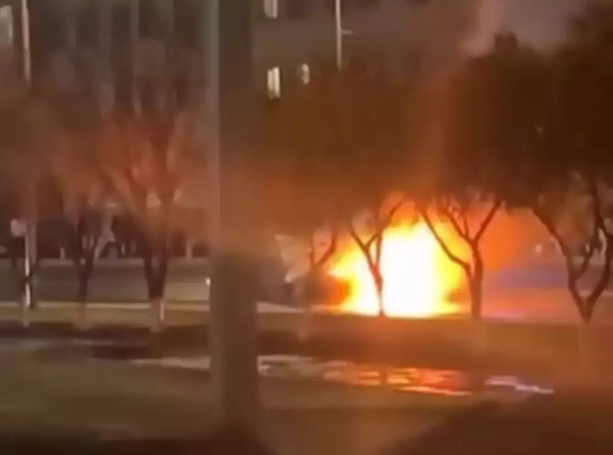 Автомобиль сгорел в Актау - новости на Lada.kz 27.10.2025