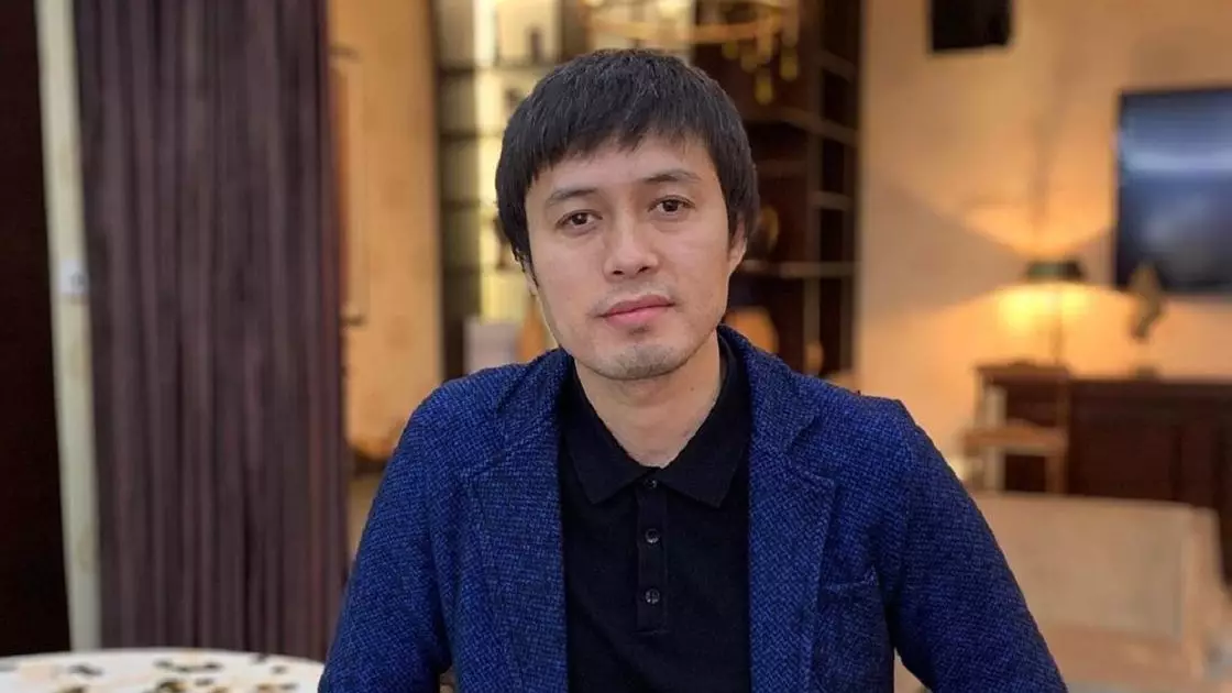 "Жұмақ нәсіп етсін": Әнші Ердос Қанаев қара жамылды (ФОТО)