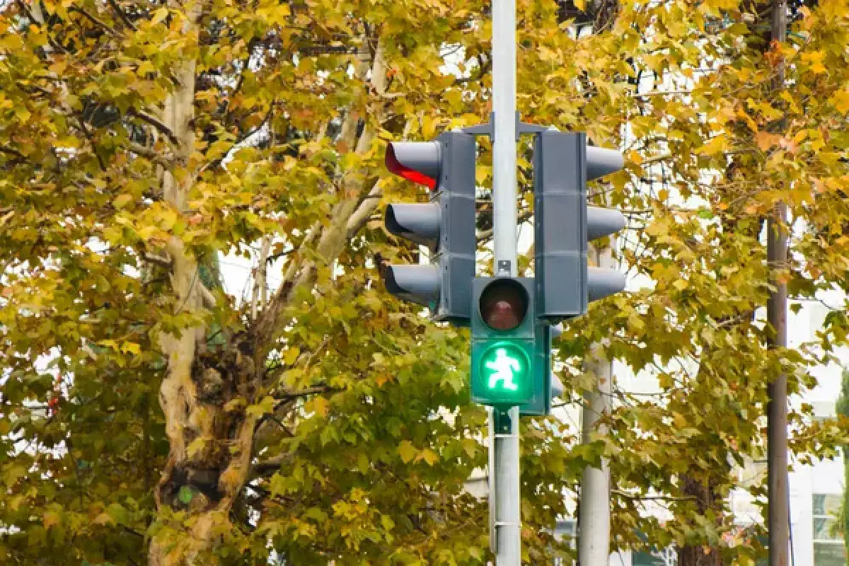 Ребенка, переходившего дорогу на "зеленый", сбили в Астане