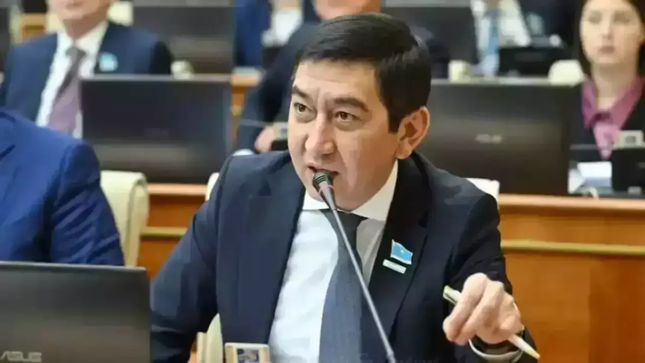 Ринат Зайыт қазақ халқын қуантар сүйінші жаңалығын бөлісті