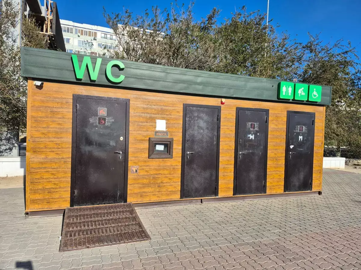 На набережной Актау не работают общественные туалеты - новости на Lada.kz 27.10.2025