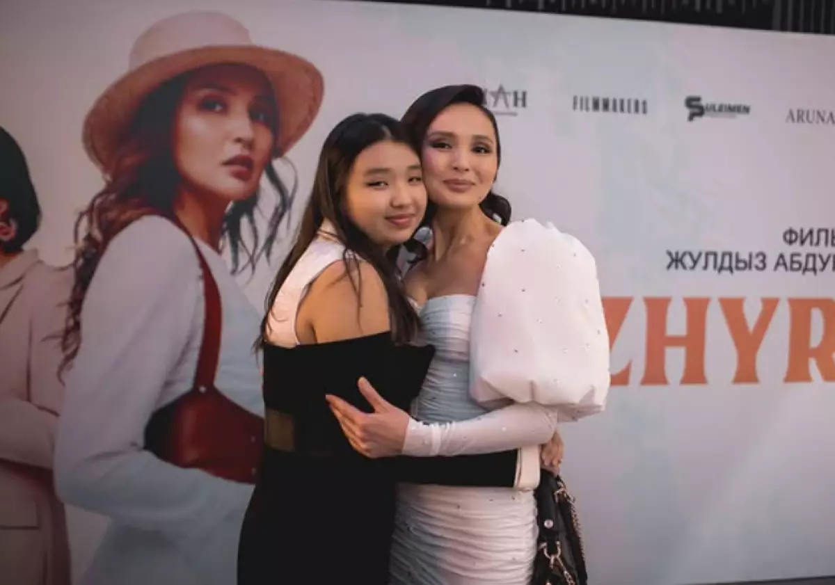 Старшая дочь Кайрата Нуртаса неожиданно вернулась домой