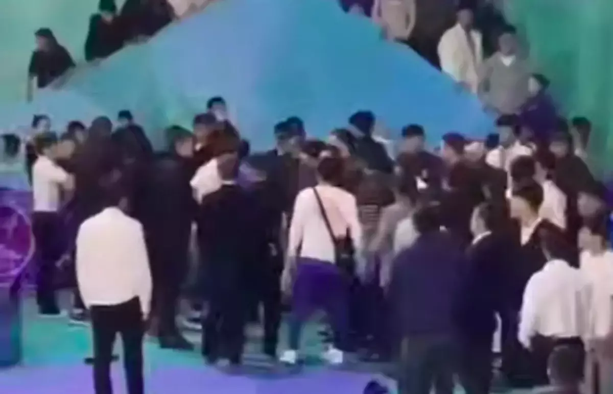 Тренеру сломали челюсть во время массовой драки на турнире по дзюдо в ВКО (ВИДЕО)