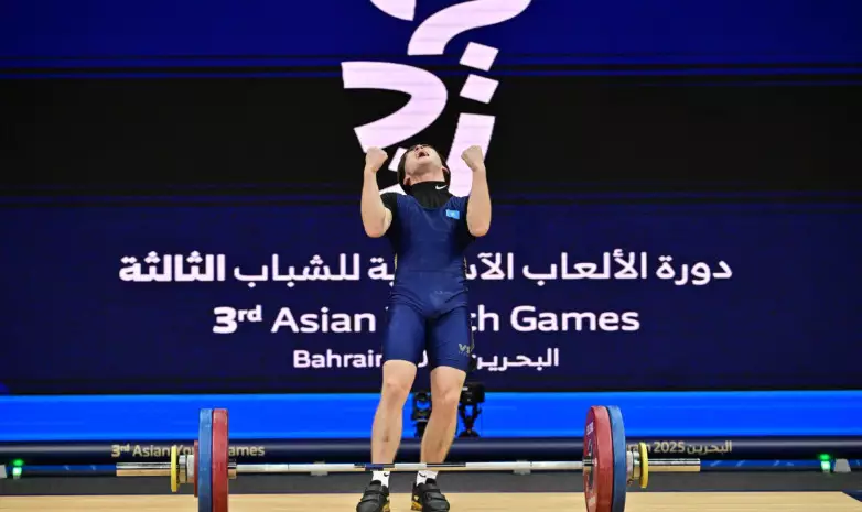 Казахстанский тяжелоатлет стал серебряным призером Азиады-2025