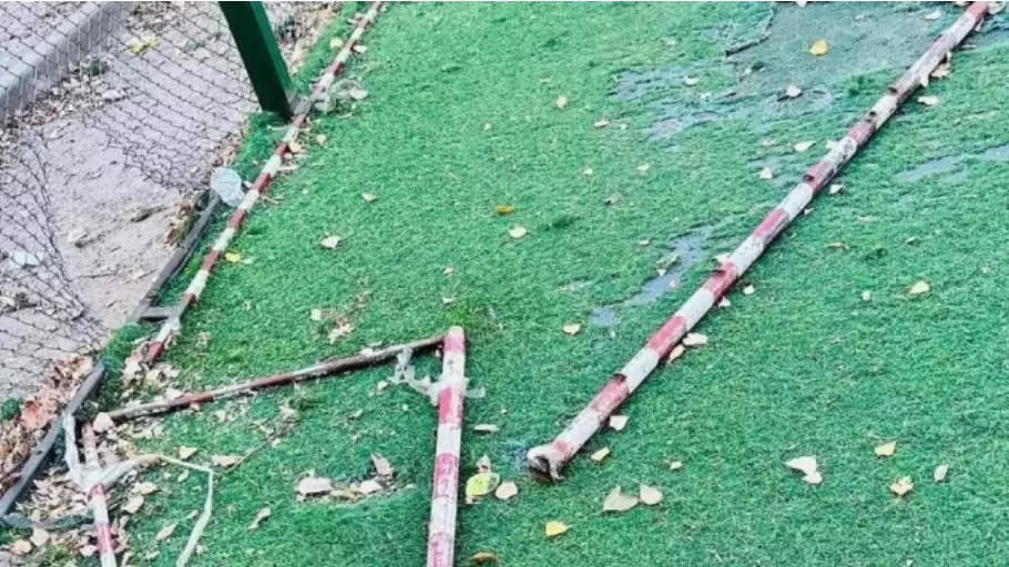 Көкшетауда футбол қақпасы баланың үстіне құлап кетті